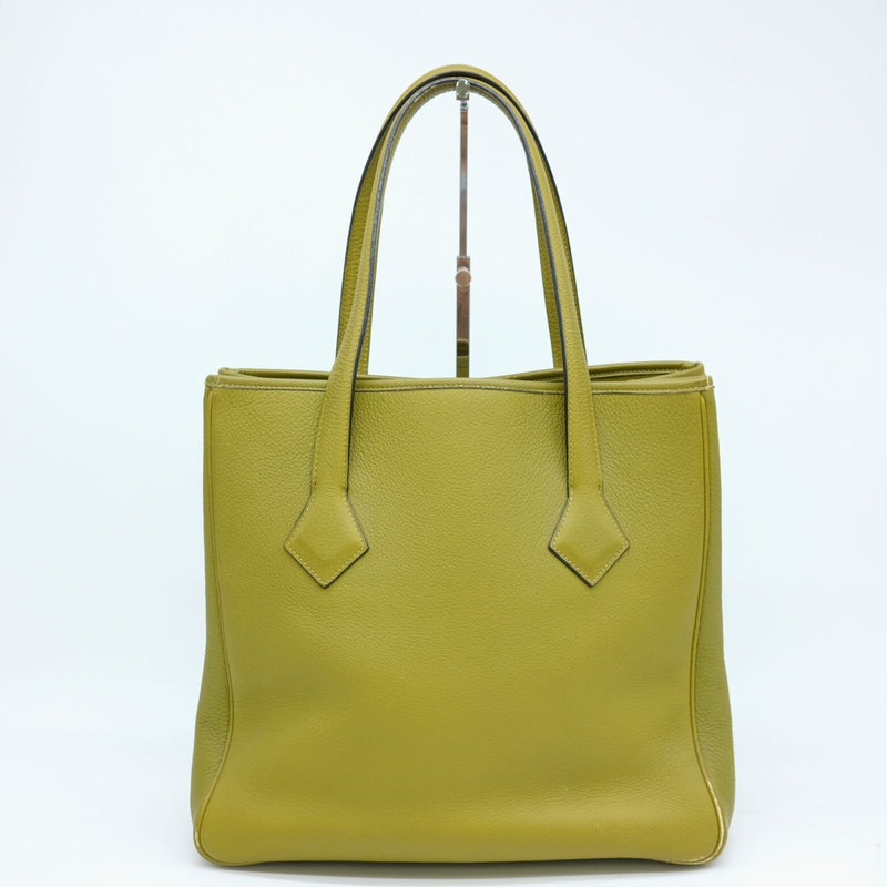 HERMES Victoria Cabas 32 Tote Bag in Taurillon Clemence Anise Green