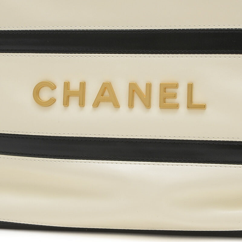 CHANEL 22 SMALL HANDBAG IN SHINY CALFSKIN WHITE BORDER AS3260